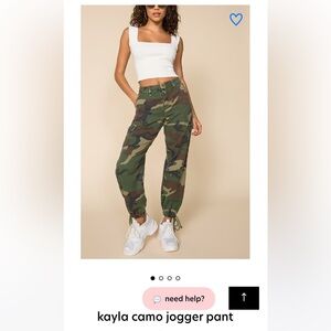 Superdown Kayla Camo Jogger Pant. Size 25